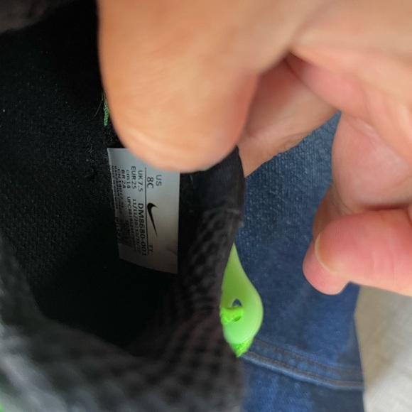 Kid’s Nike Tennis shoes size 8 - Picture 6 of 6